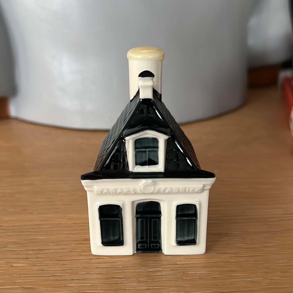 KLM Blue Delft House - #99 - Not Empty - Still Sealed